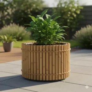 Großer runder Gartendeko Bambus Deko Übertopf für Zierpflanzen im Außenbereich.