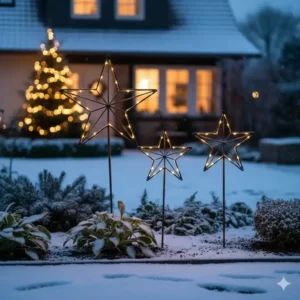 Set aus drei unterschiedlich großen Stern-Gartensteckern zur weihnachtlichen Dekoration von Beeten und Vorgärten (Teil der gartendeko weihnachtssterne).