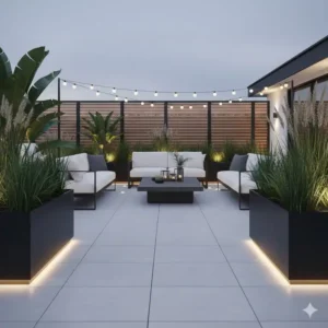 Ein moderner Sichtschutz aus dunklem Metall und Holzlamellen, der die gartendeko terrasse modern stilvoll ergänzt.